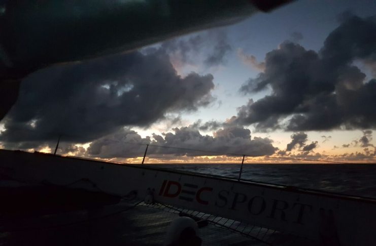 Trophée Jules Verne : Cap au nord pour Francis Joyon et son équipage