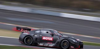Round 7 : La nouvelle Nissan GT-R GT3 NISMO au départ avec Krumm/Coronel