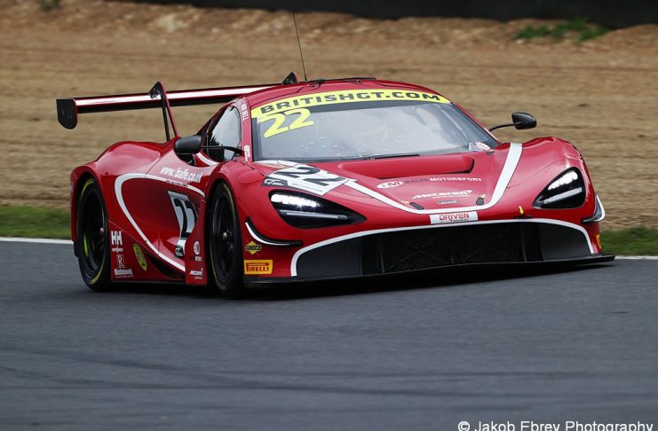 Brands Hatch : première pole pour la McLaren 720S GT3 Balfe Motorsport