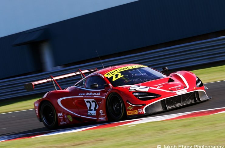 Donington: la pole GT3 à Balfe/Bell (McLaren); 1ère pole GT4 pour Audi